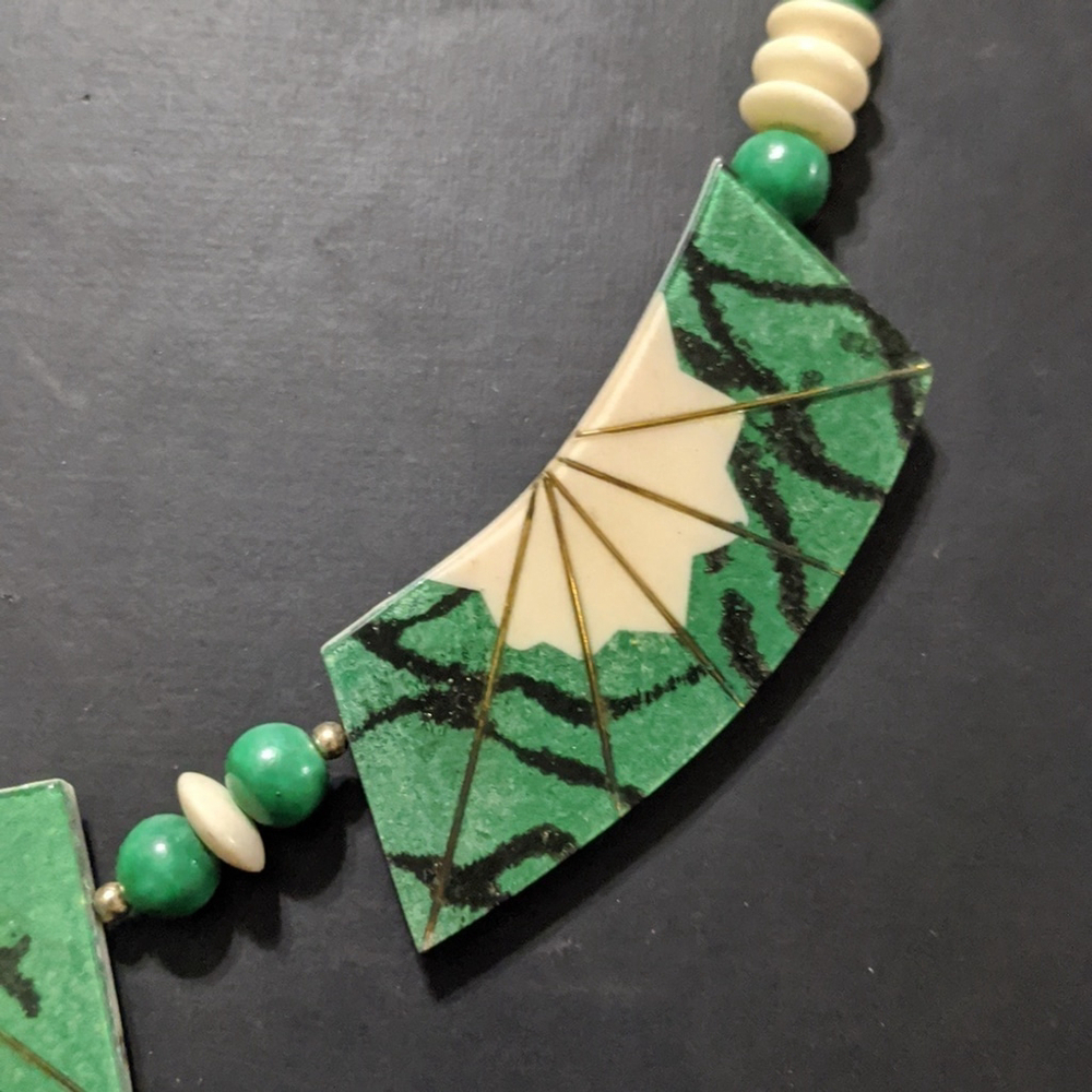 Vintage Gold Tone Green Cream Beaded Plaque Bib Style Statement Necklace - Picture 4 of 8